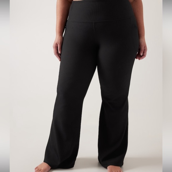 Athleta, super cute pants. Really comfortable - Picture 4 of 6